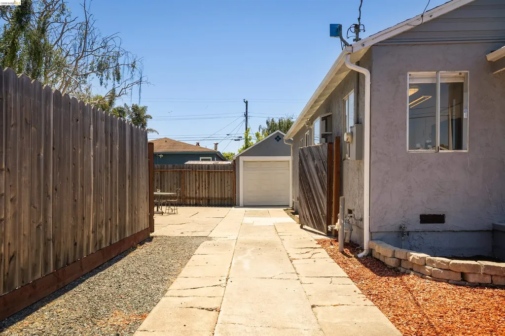 2726 Rheem Avenue Richmond CA 94804