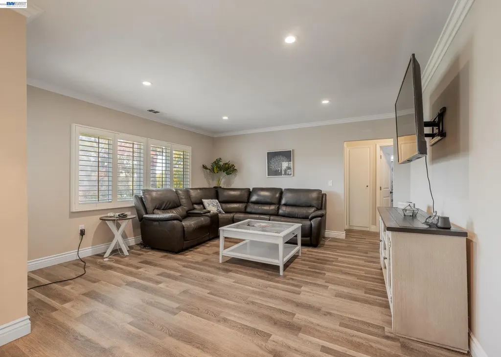26574 Colette Street Hayward CA 94544