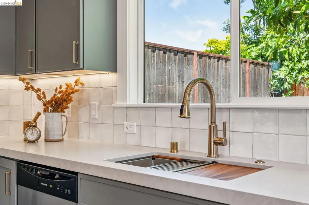 4024 Elston Avenue Oakland CA 94602