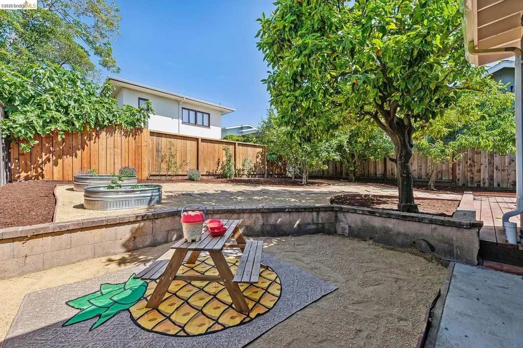 4024 Elston Avenue Oakland CA 94602