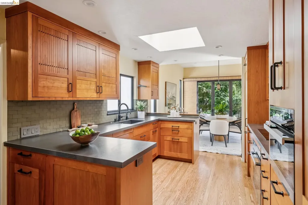 576 Vistamont Avenue Berkeley CA 94708