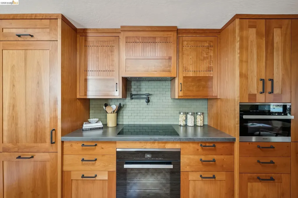 576 Vistamont Avenue Berkeley CA 94708