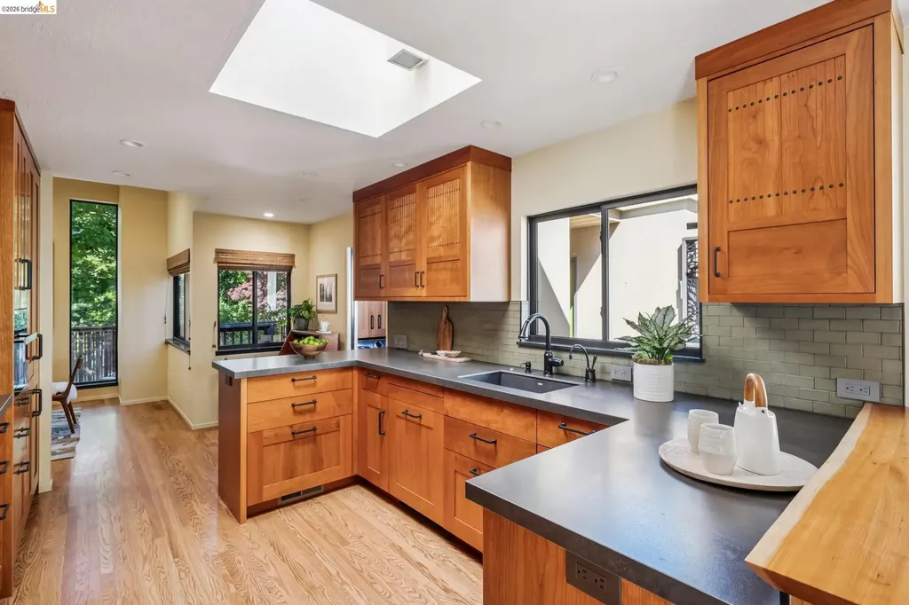 576 Vistamont Avenue Berkeley CA 94708