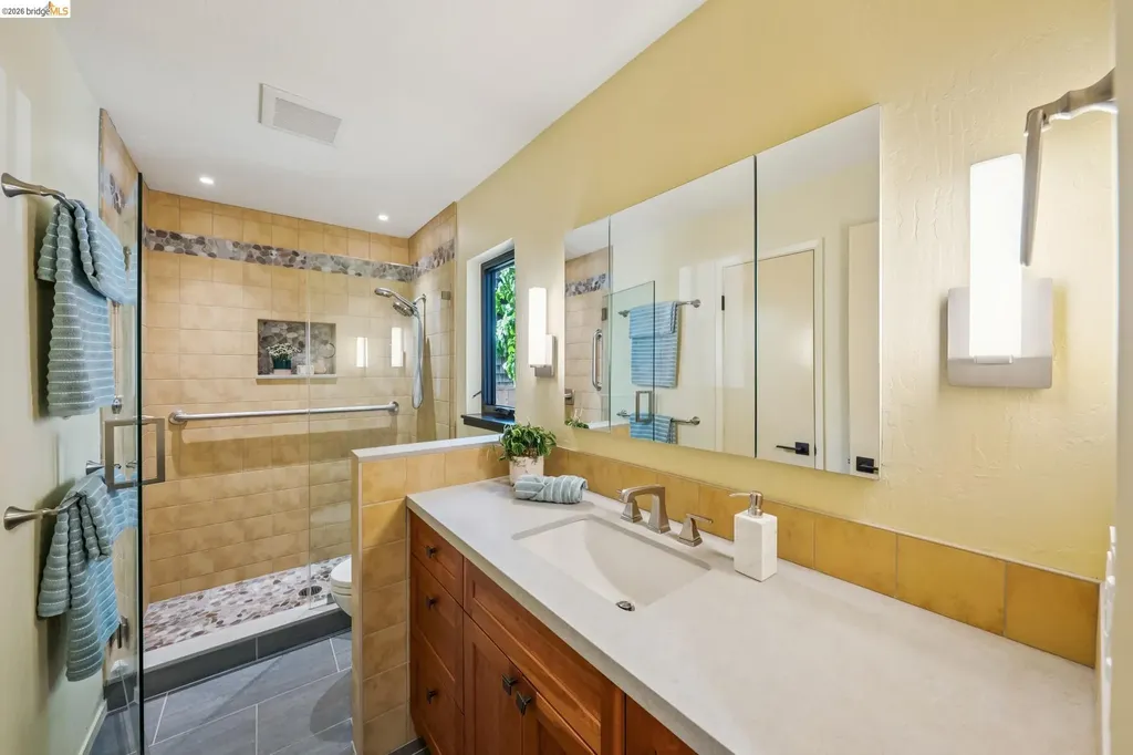 576 Vistamont Avenue Berkeley CA 94708