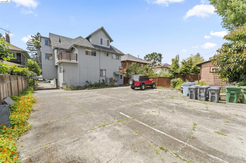 2715 Benvenue Avenue Berkeley CA 94705