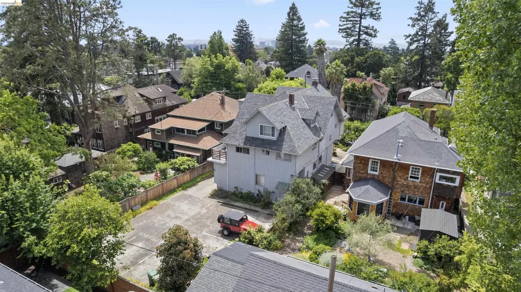 2715 Benvenue Avenue Berkeley CA 94705