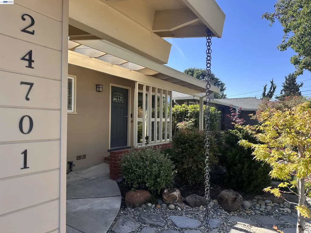 24701 Broadmore Avenue Hayward CA 94544