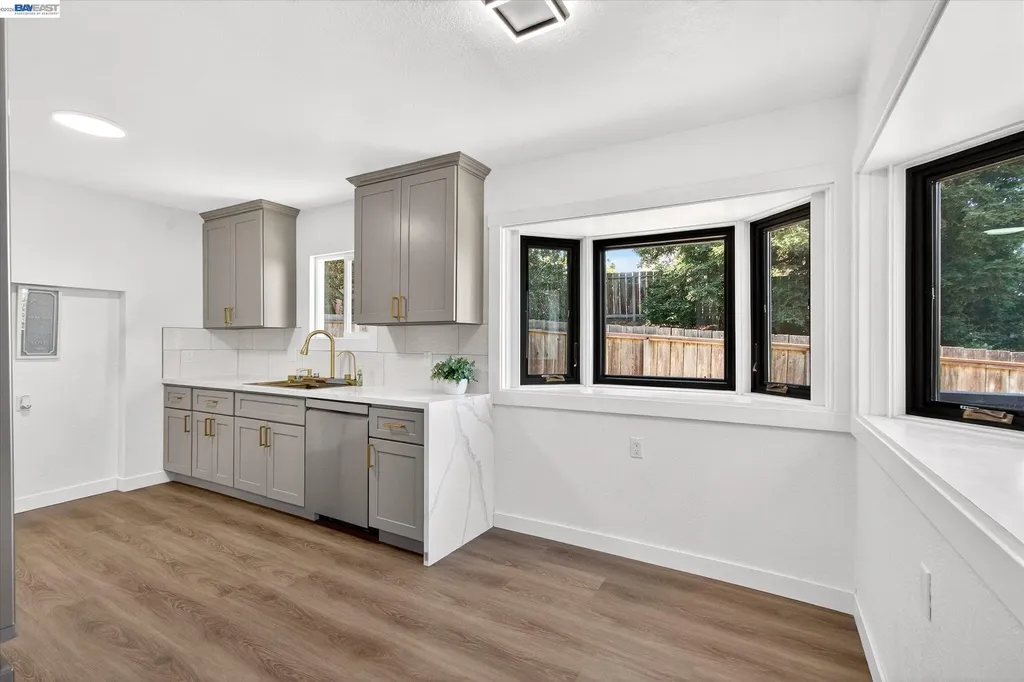 3280 Ohlone Way Hayward CA 94541