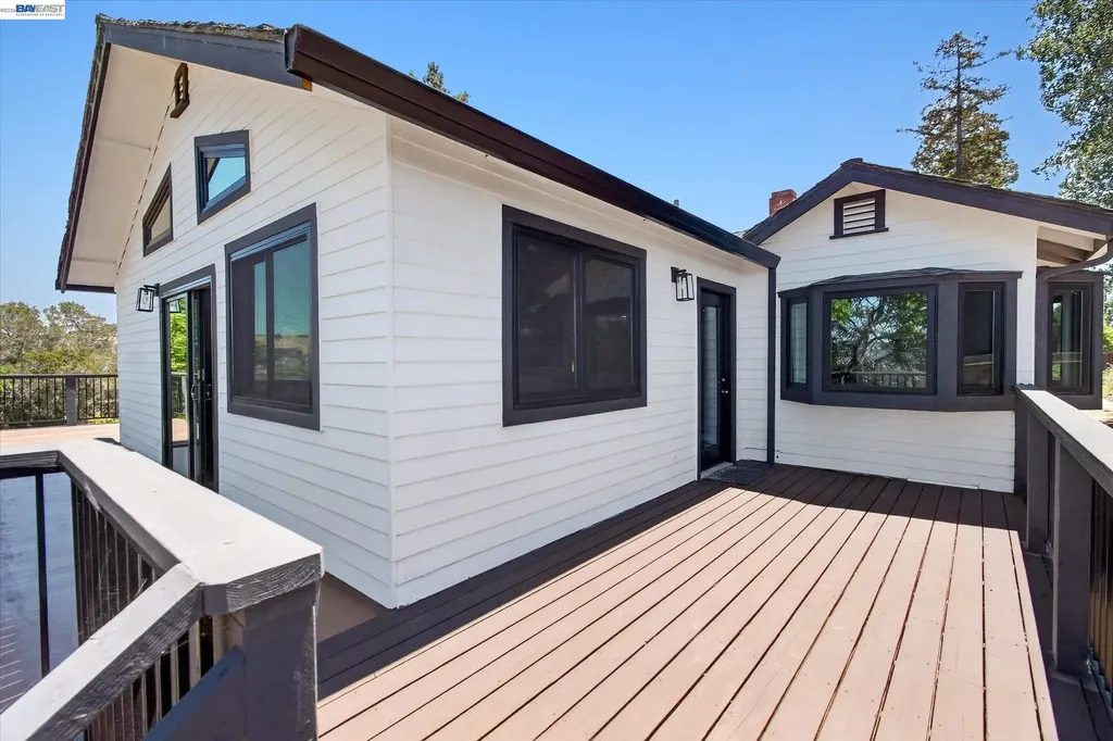 3280 Ohlone Way Hayward CA 94541