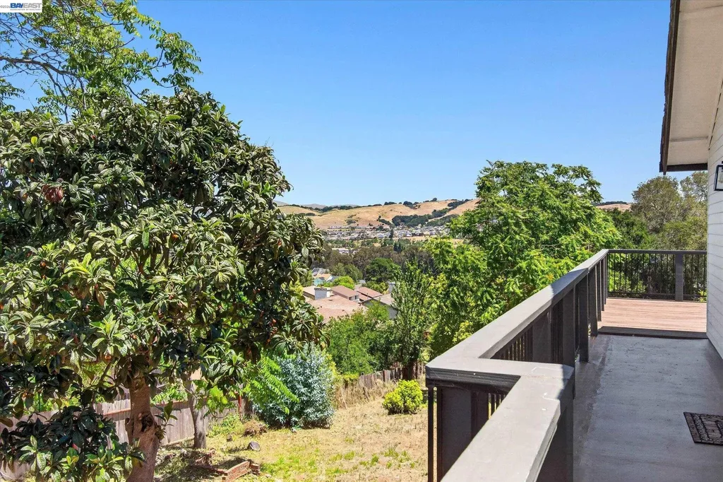 3280 Ohlone Way Hayward CA 94541