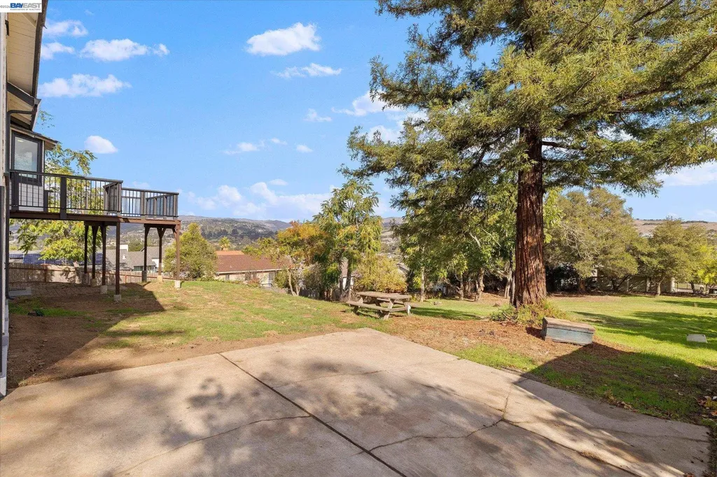 3280 Ohlone Way Hayward CA 94541