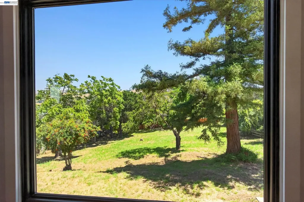 3280 Ohlone Way Hayward CA 94541