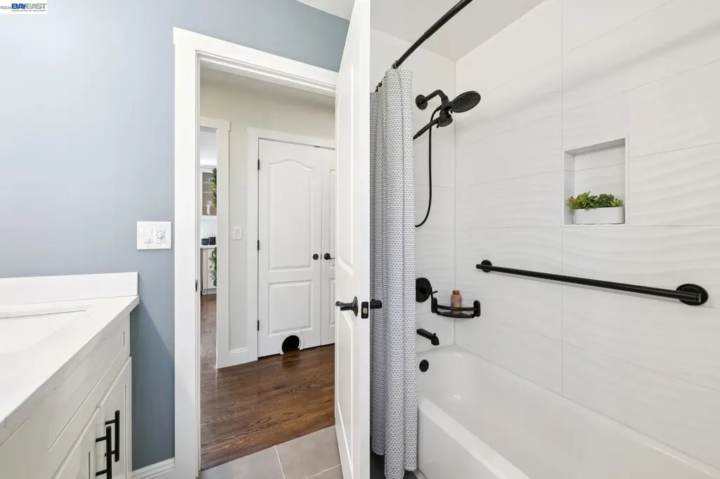 5161 Trask Street Oakland CA 94601