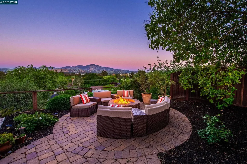 11 Dale Court Lafayette CA 94595