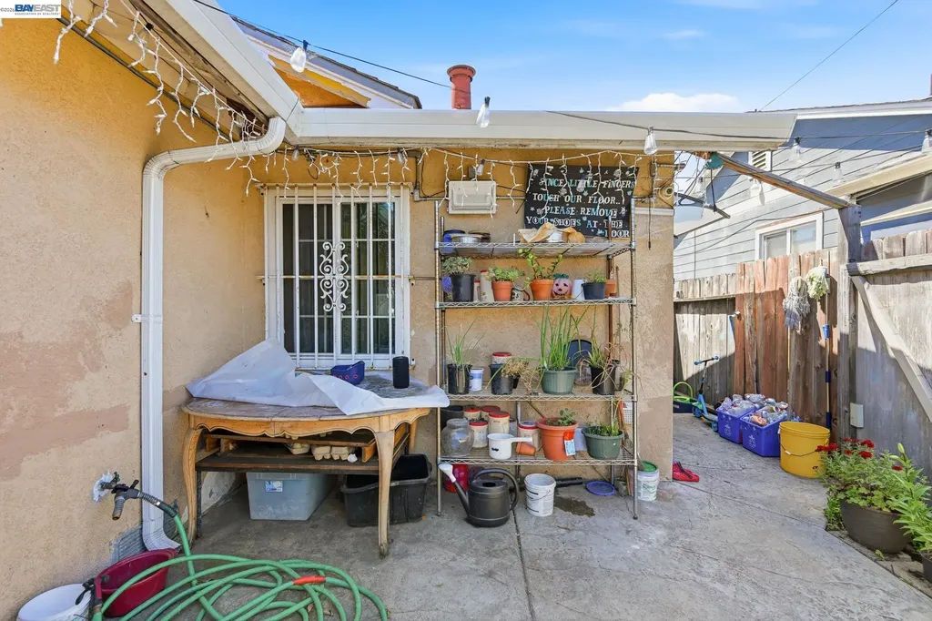 403-405 105th Avenue Oakland CA 94603