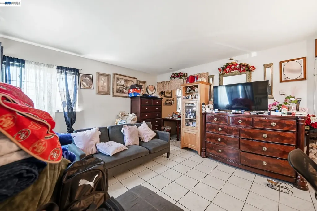 403-405 105th Avenue Oakland CA 94603