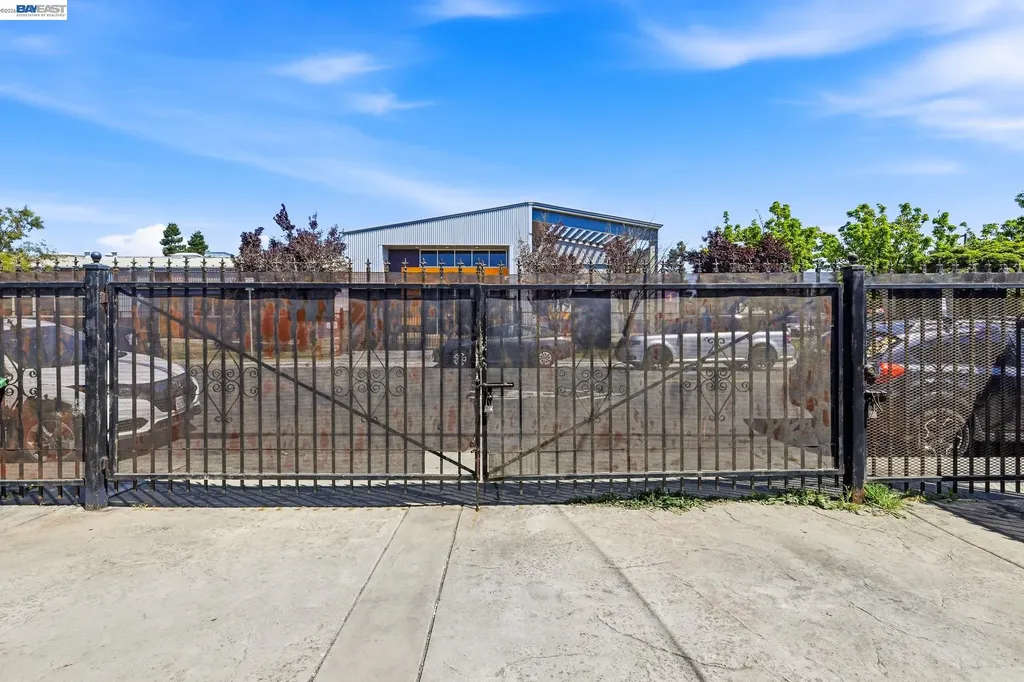 403-405 105th Avenue Oakland CA 94603