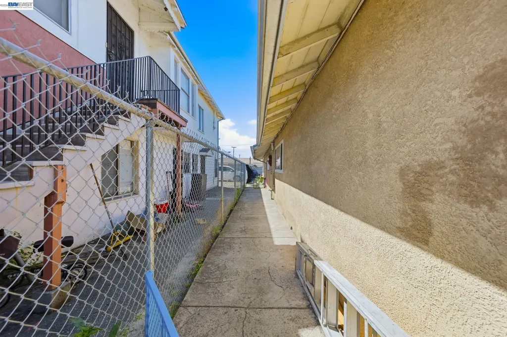 403-405 105th Avenue Oakland CA 94603