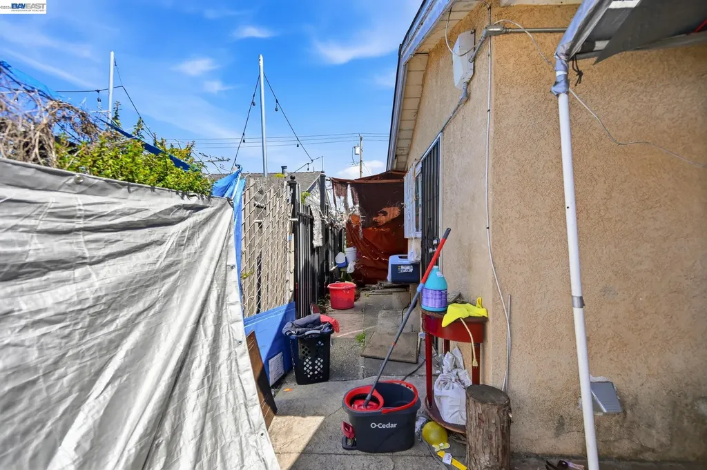 403-405 105th Avenue Oakland CA 94603