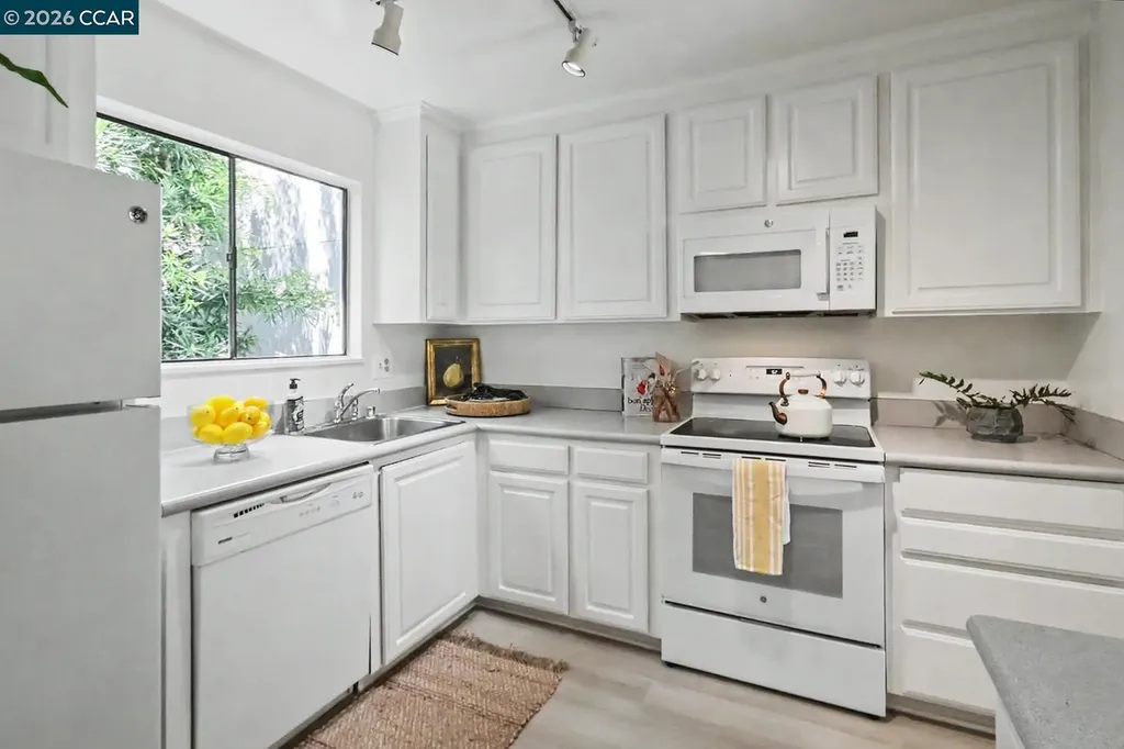 378 Camelback Road Pleasant Hill CA 94523
