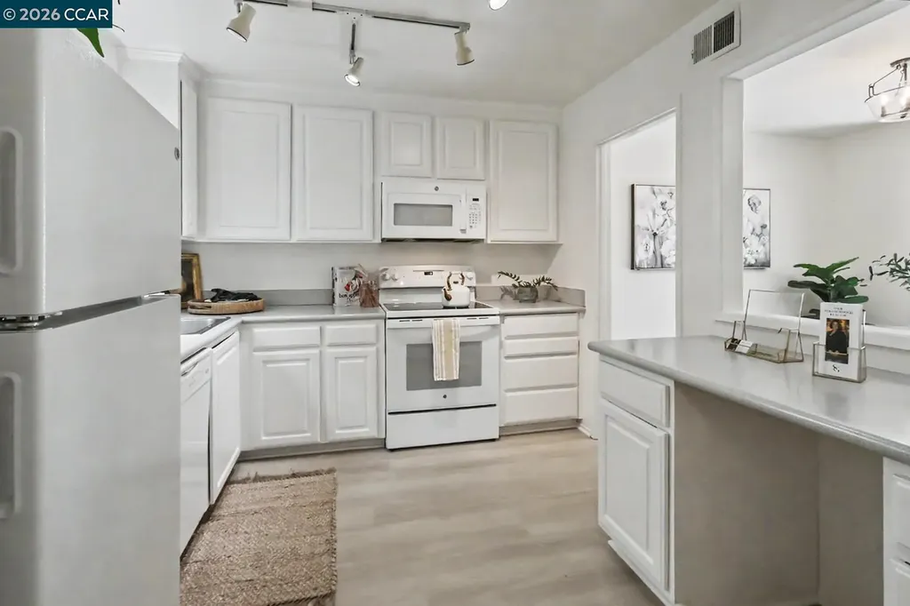 378 Camelback Road Pleasant Hill CA 94523