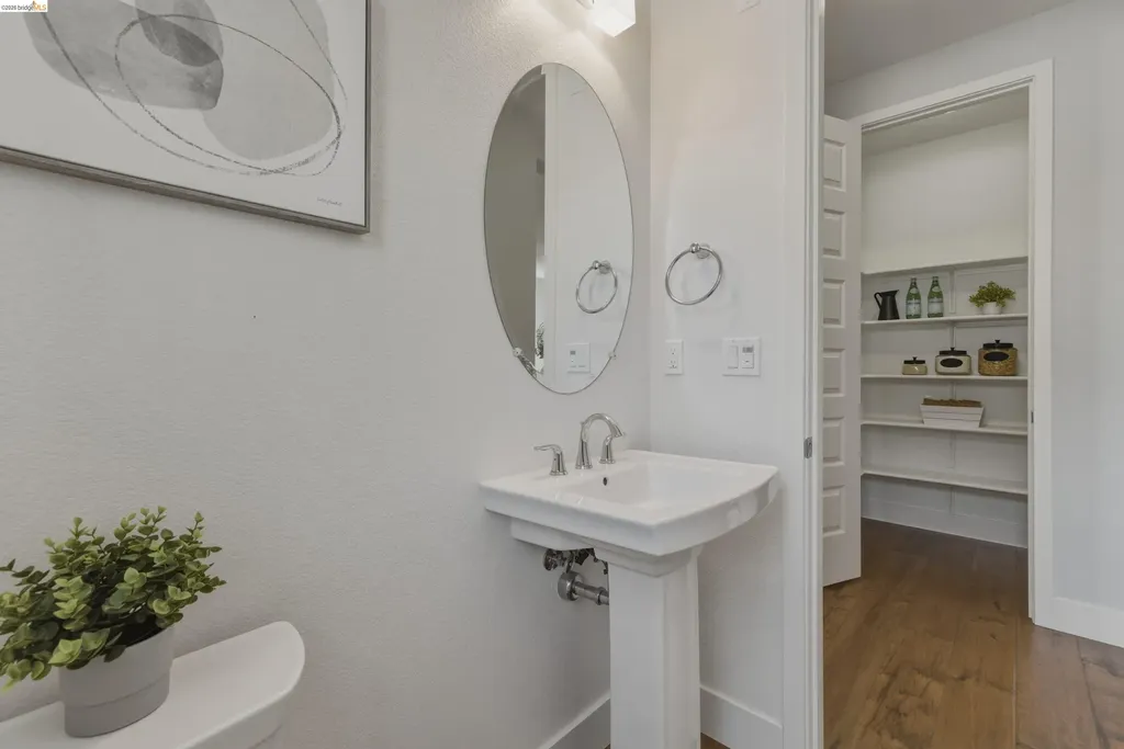 467 Mitchell Avenue Alameda CA 94501