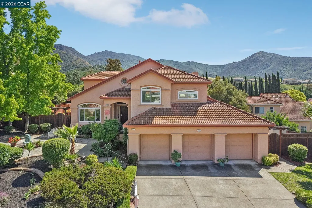 242 El Pueblo Place Clayton CA 94517