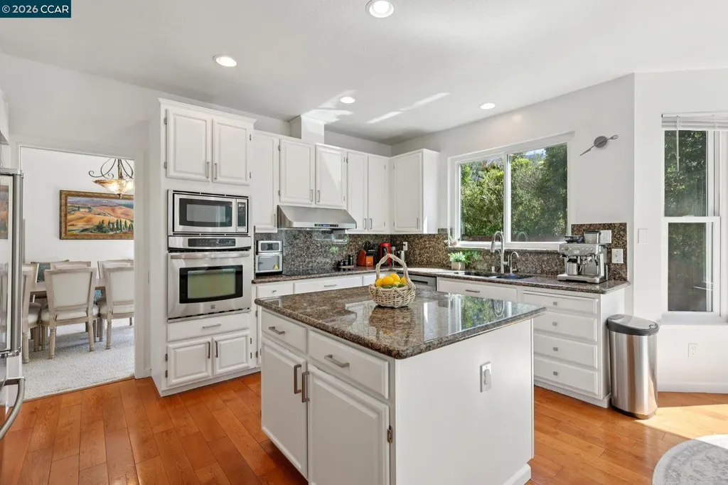 242 El Pueblo Place Clayton CA 94517
