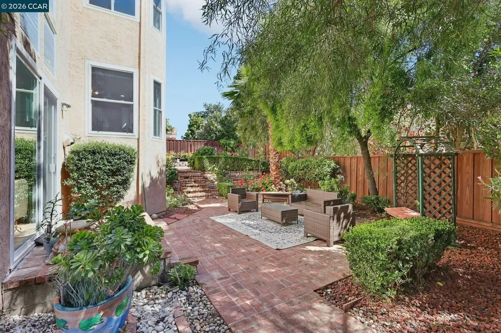 242 El Pueblo Place Clayton CA 94517