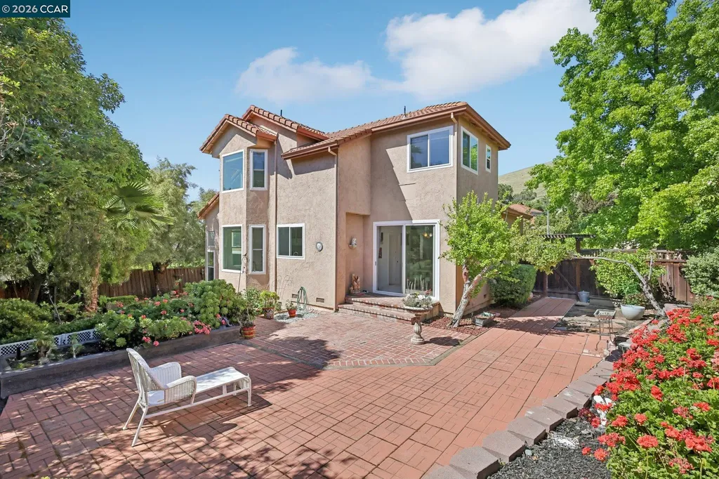 242 El Pueblo Place Clayton CA 94517