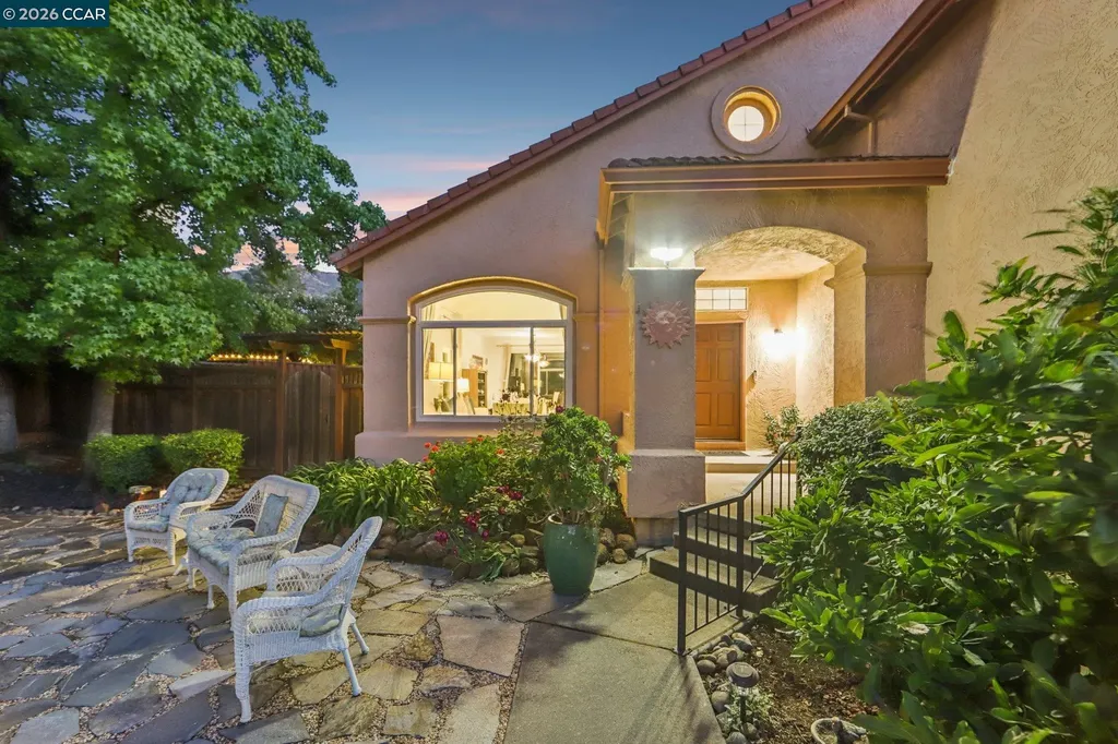 242 El Pueblo Place Clayton CA 94517