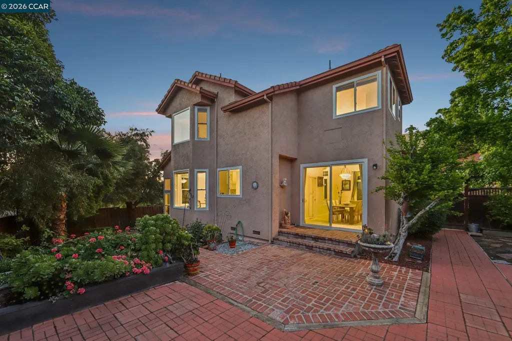 242 El Pueblo Place Clayton CA 94517