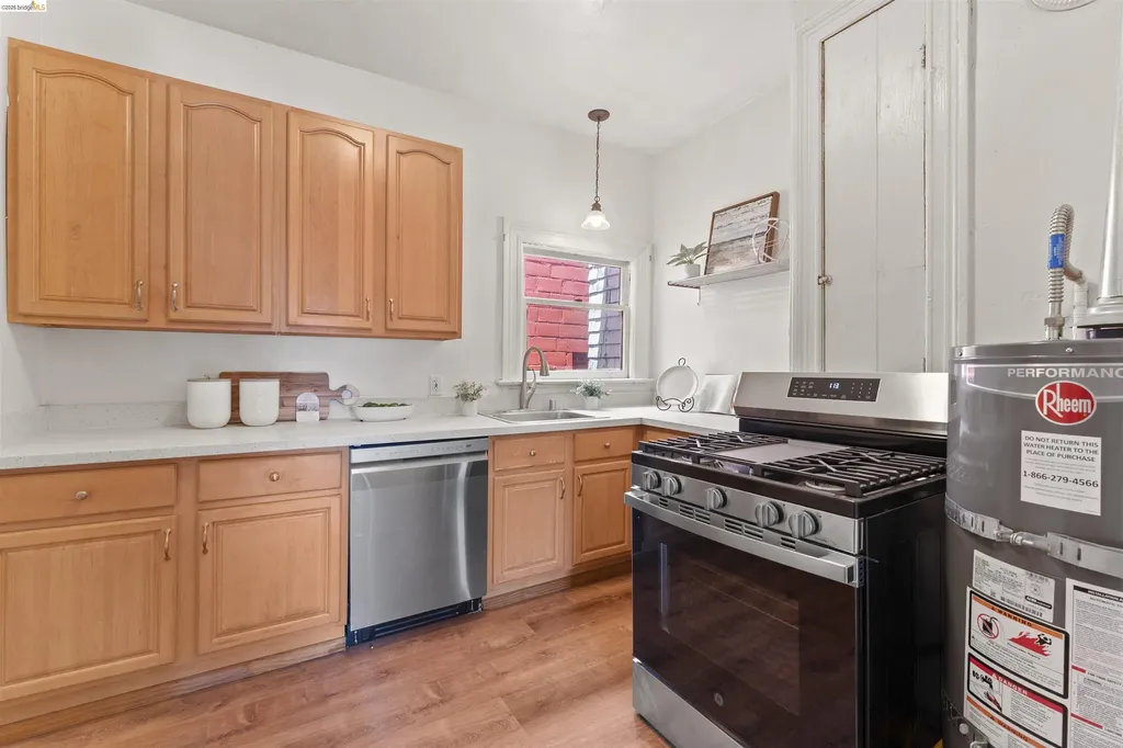 667 10th Street Oakland CA 94607