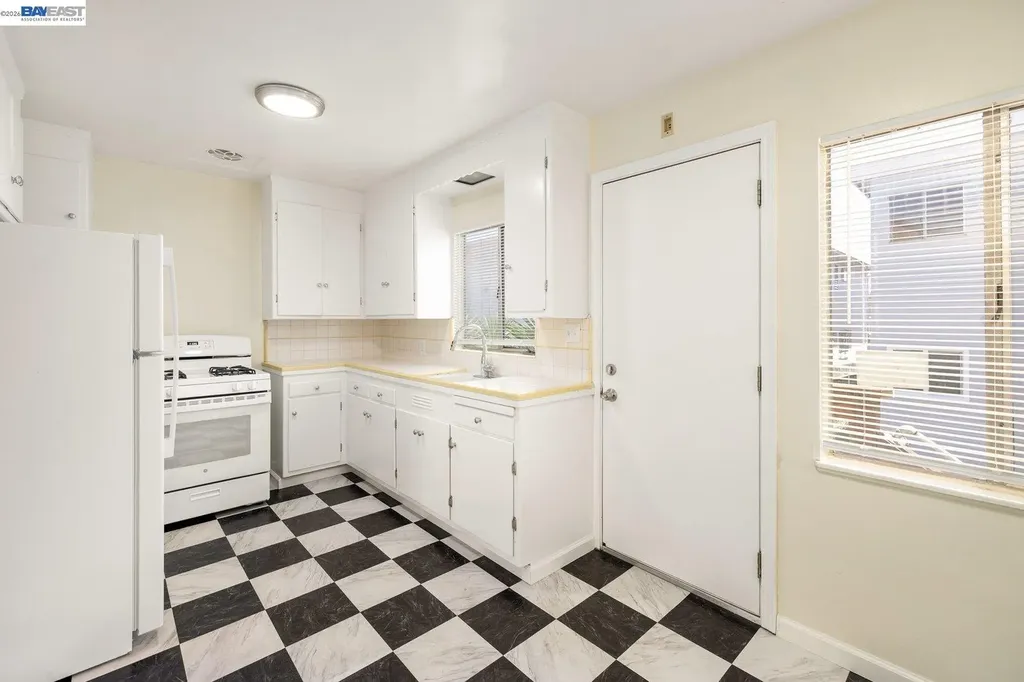4144 Masterson Street Oakland CA 94619
