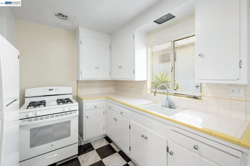 4144 Masterson Street Oakland CA 94619