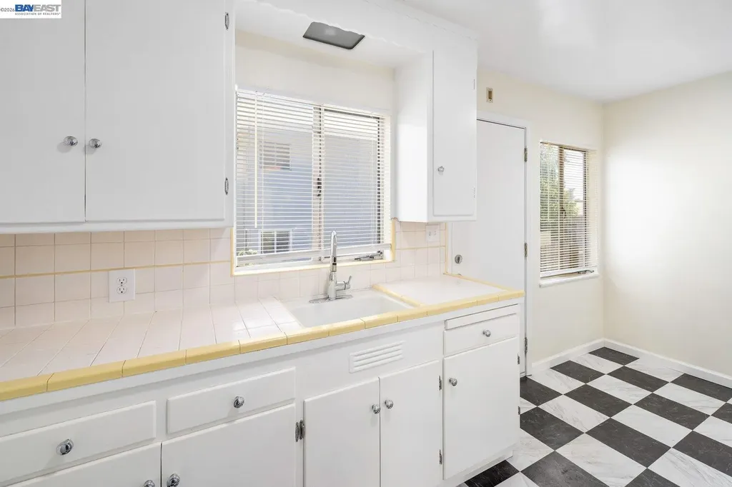 4144 Masterson Street Oakland CA 94619