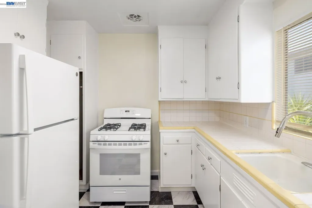 4144 Masterson Street Oakland CA 94619