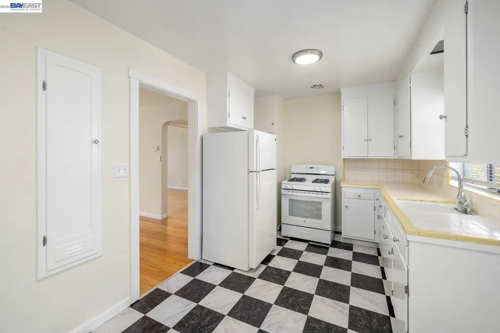 4144 Masterson Street Oakland CA 94619