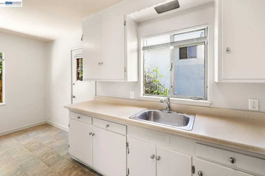 4144 Masterson Street Oakland CA 94619