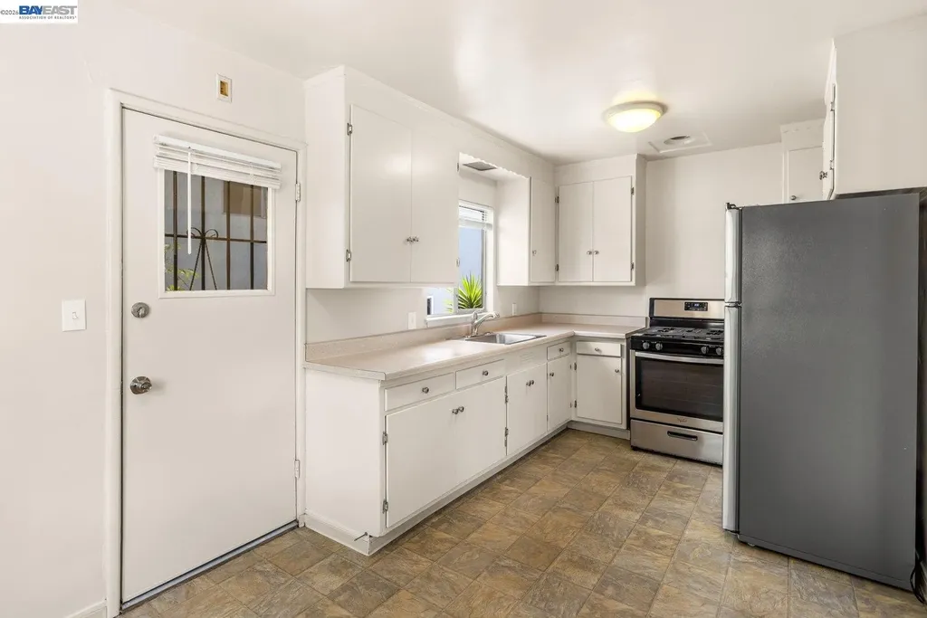 4144 Masterson Street Oakland CA 94619