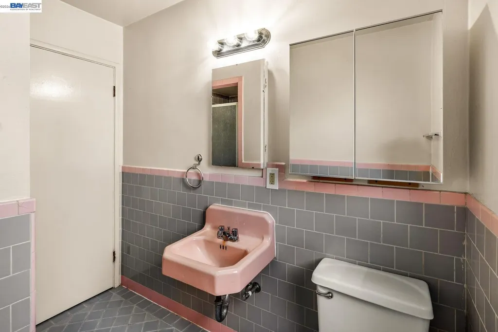 4144 Masterson Street Oakland CA 94619