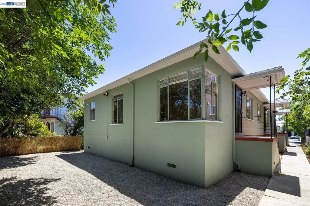 4144 Masterson Street Oakland CA 94619