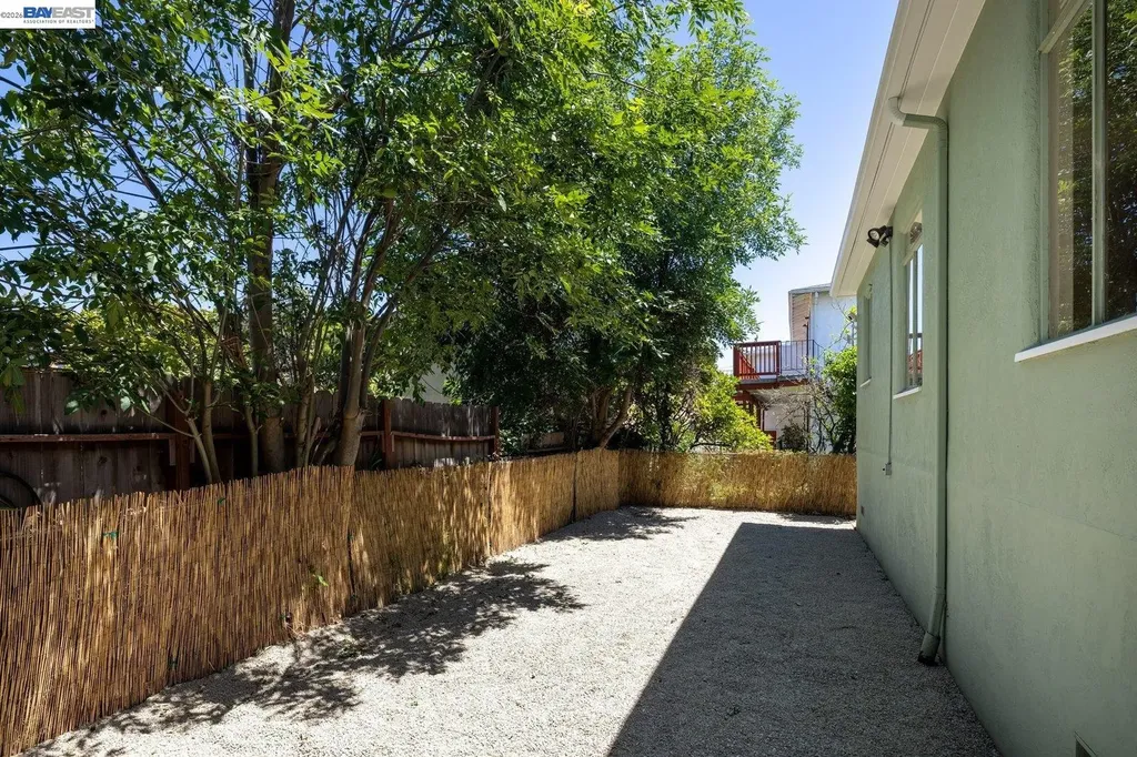 4144 Masterson Street Oakland CA 94619