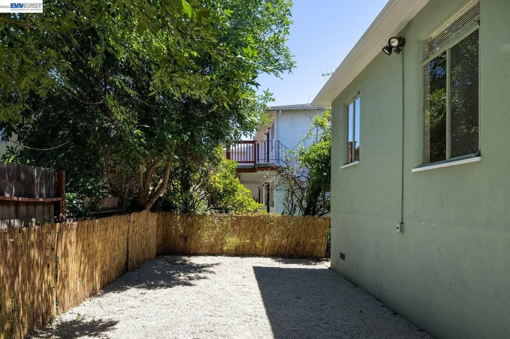 4144 Masterson Street Oakland CA 94619