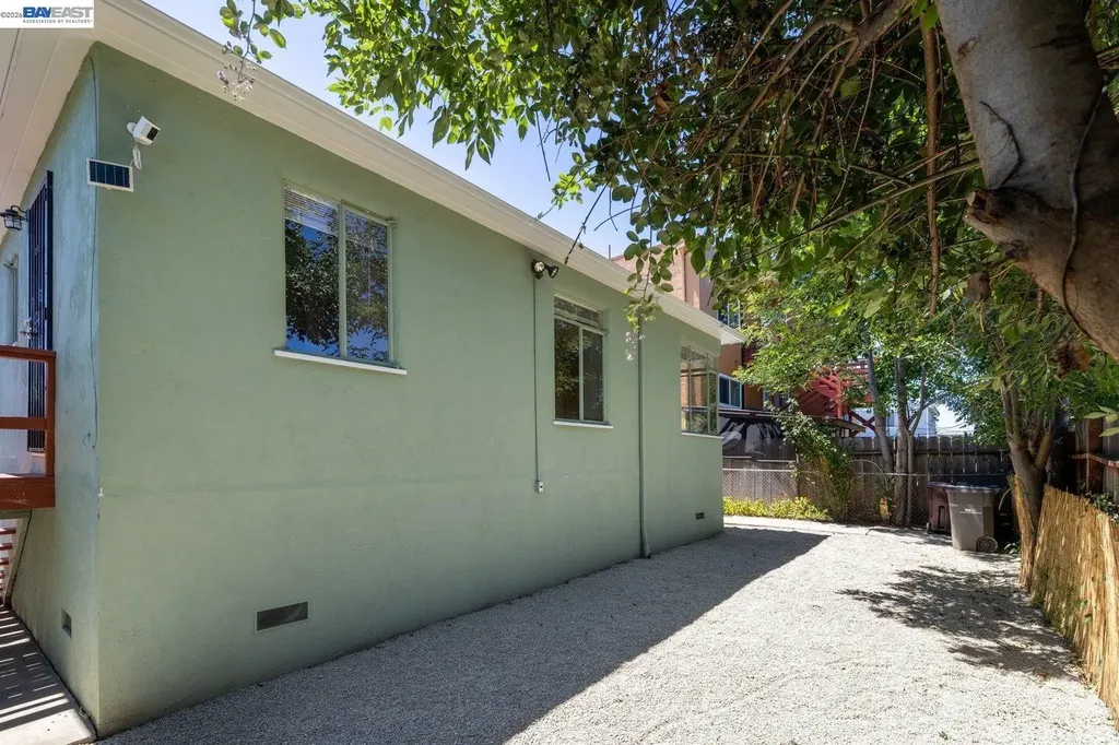 4144 Masterson Street Oakland CA 94619