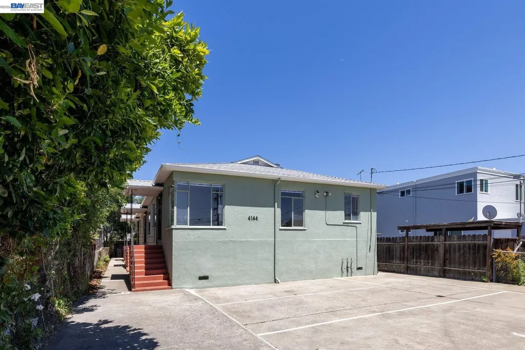 4144 Masterson Street Oakland CA 94619