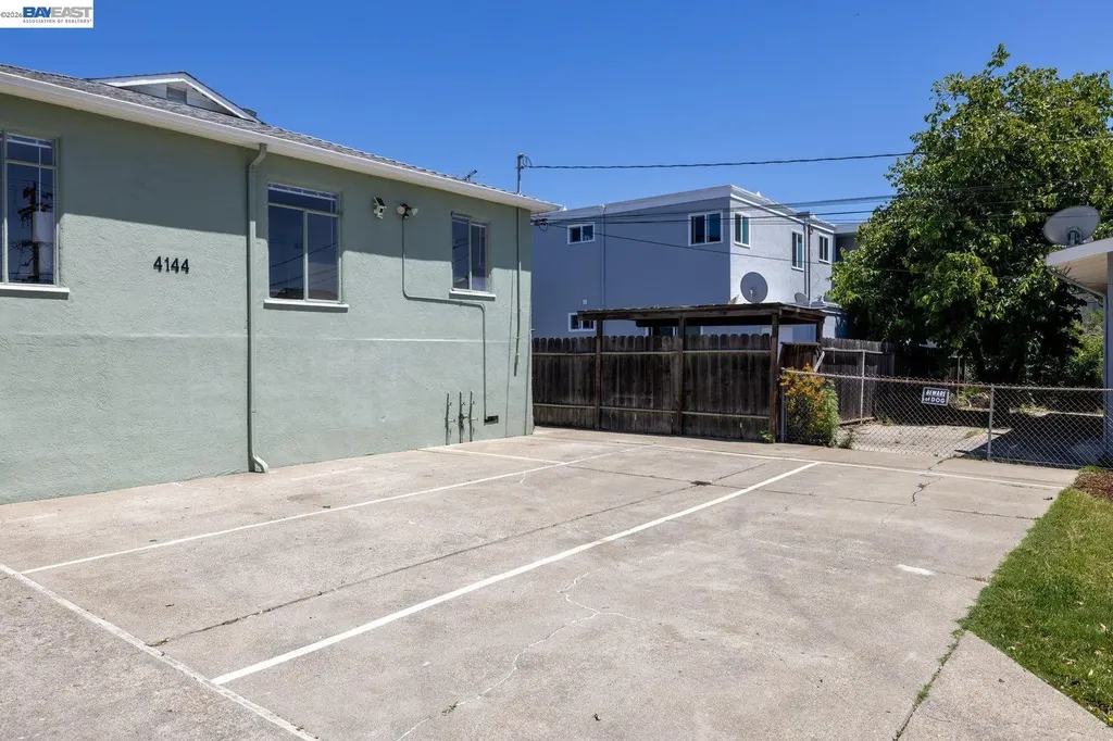 4144 Masterson Street Oakland CA 94619