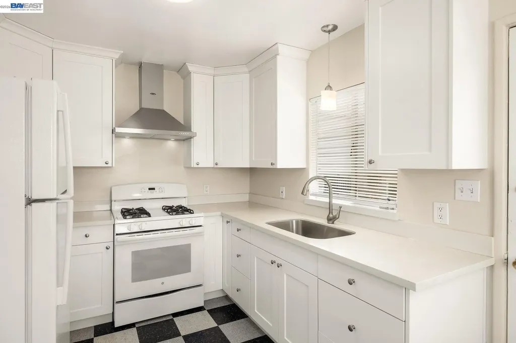 4144 Masterson Street Oakland CA 94619