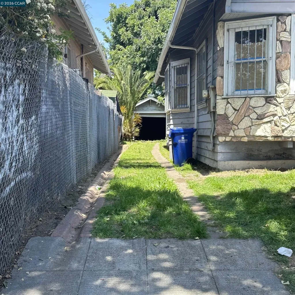 1605 90th Avenue Oakland CA 94603