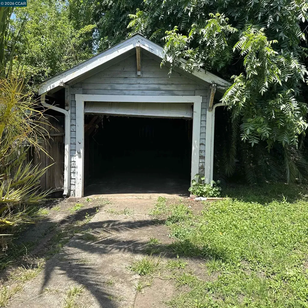 1605 90th Avenue Oakland CA 94603